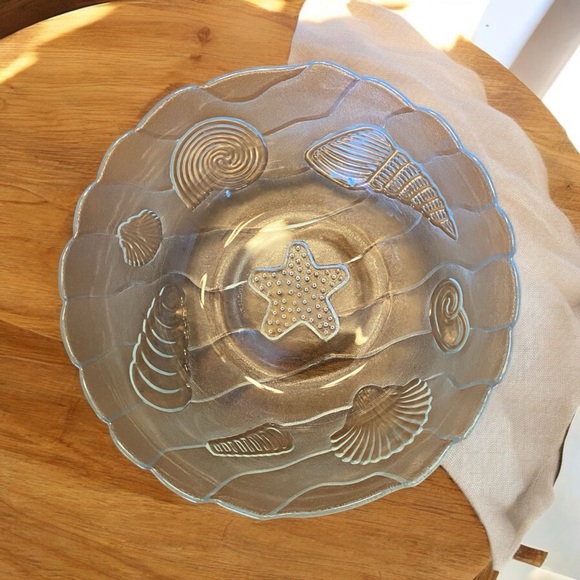 Beautiful glass seashell bowl. EUC - Picture 4 of 13